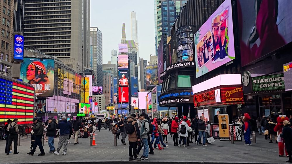 Sindaco di New York Zohran Mamdani durante l'assemblea sull'IA